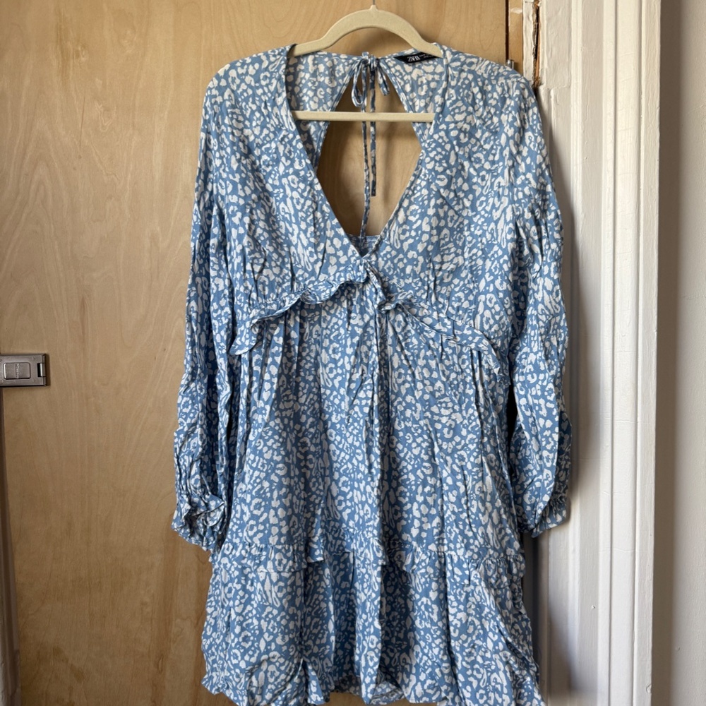 Zara Flowy Long Sleeve Dress with Key Hole Back Detail